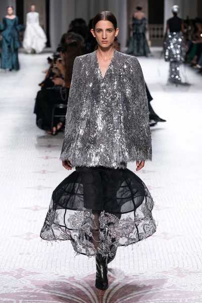 Look 27
